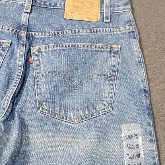 Levis 560 Loose Fit Tapered Leg Jeans Light Wash Denim 38x36 Vintage Mens - Picture 6 of 6